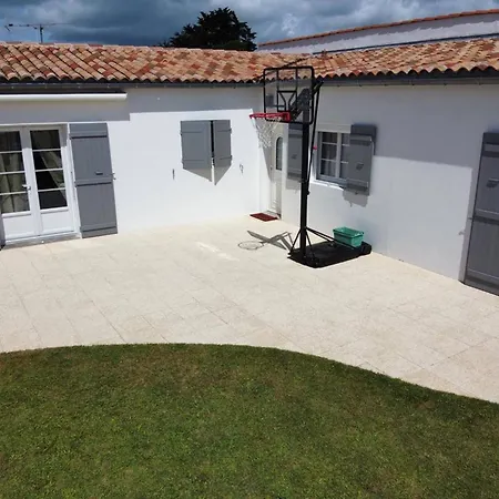 Pretty House With Heated Pool, Close To The Ocean